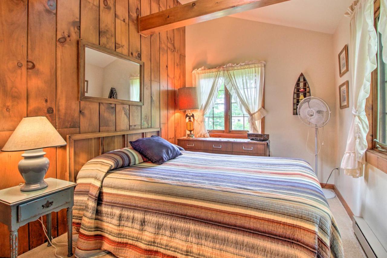 Waterfront Lake George Cabin Walk To Water Exterior photo